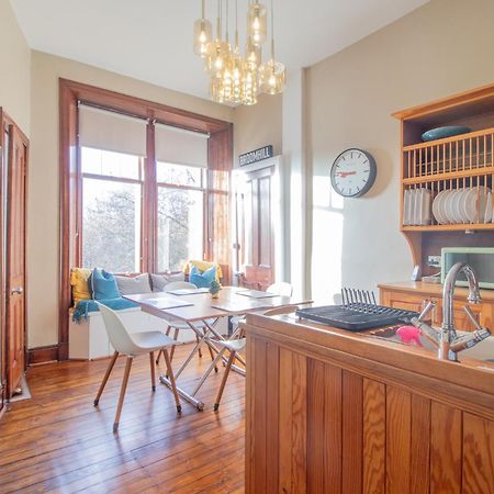 Pass The Keys Beautiful, Traditional 2 Bed Flat W Free Parking グラスゴー エクステリア 写真