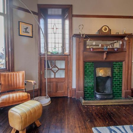 Pass The Keys Beautiful, Traditional 2 Bed Flat W Free Parking グラスゴー エクステリア 写真