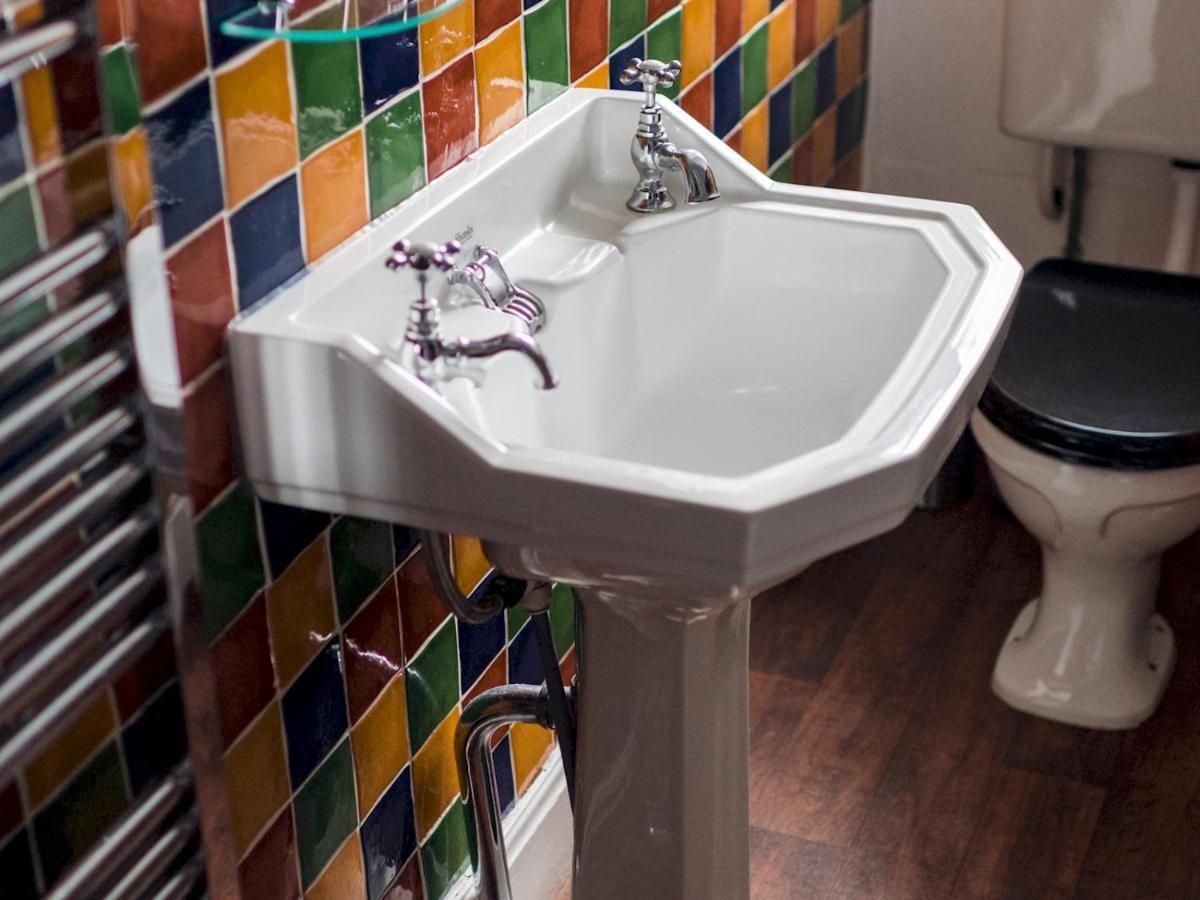 Pass The Keys Beautiful, Traditional 2 Bed Flat W Free Parking グラスゴー エクステリア 写真