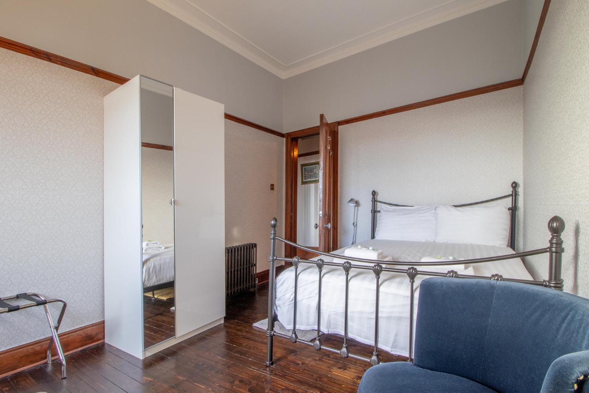 Pass The Keys Beautiful, Traditional 2 Bed Flat W Free Parking グラスゴー エクステリア 写真