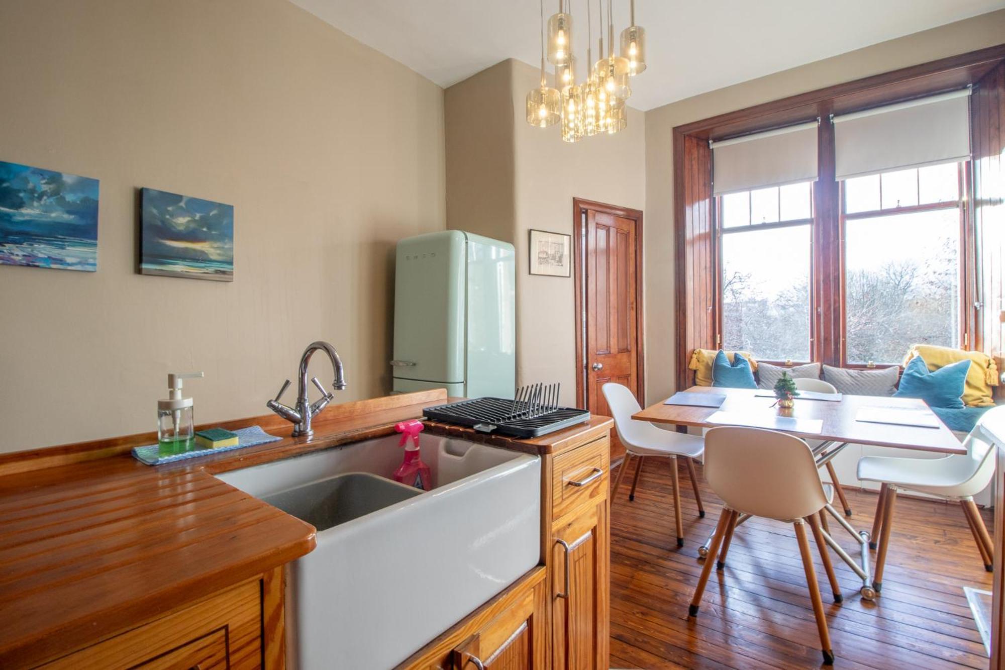 Pass The Keys Beautiful, Traditional 2 Bed Flat W Free Parking グラスゴー エクステリア 写真