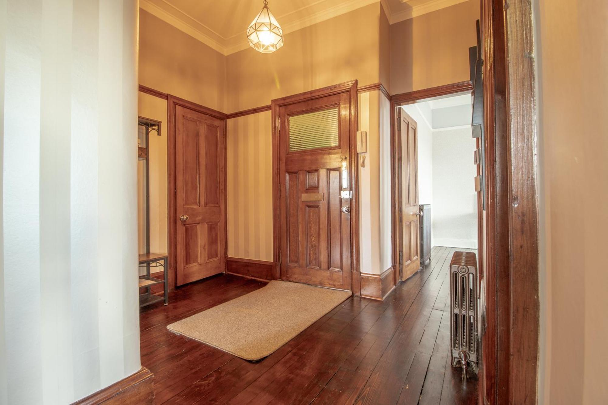 Pass The Keys Beautiful, Traditional 2 Bed Flat W Free Parking グラスゴー エクステリア 写真