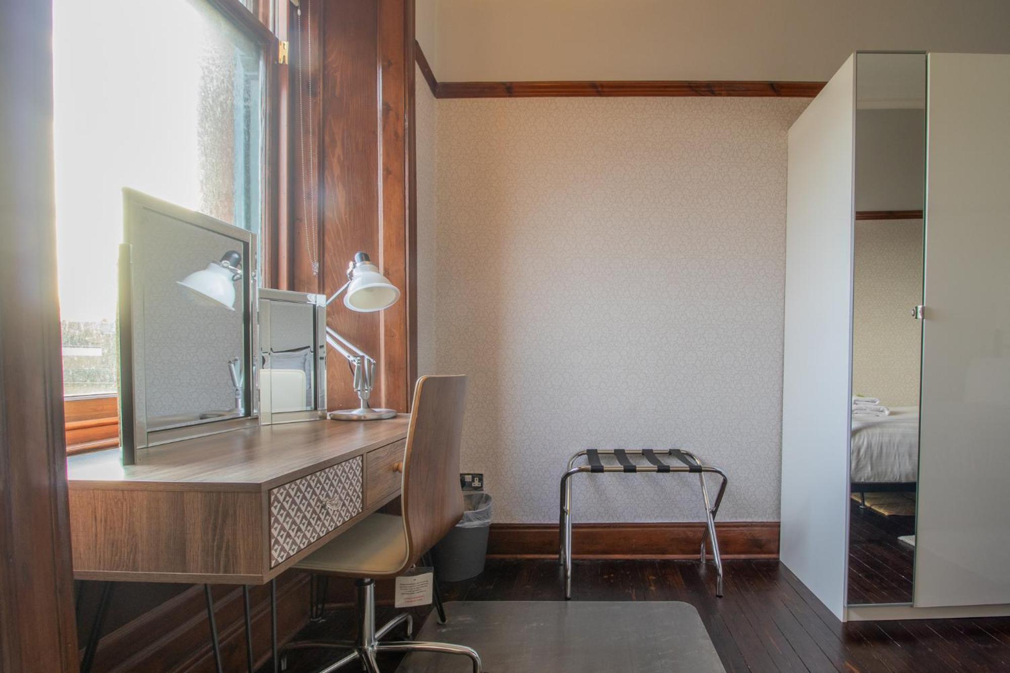 Pass The Keys Beautiful, Traditional 2 Bed Flat W Free Parking グラスゴー エクステリア 写真